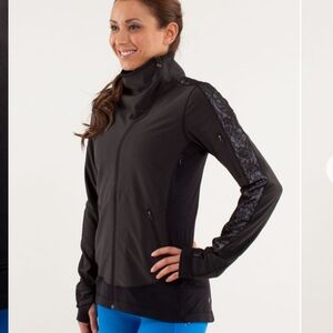 Lululemon Run: Draft Dodger Jacket Women's Size 4